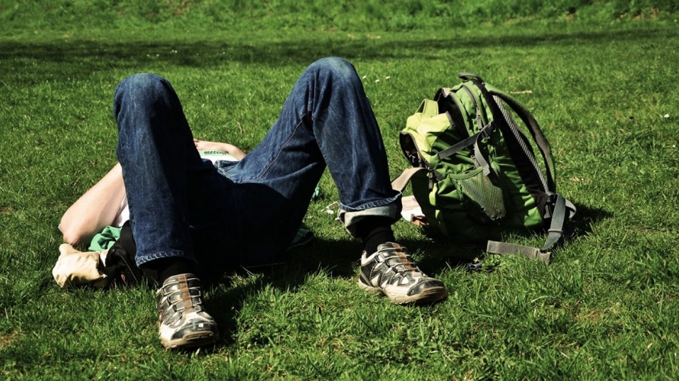 В Засечном нетрезвый мужчина расположился отдохнуть на газоне