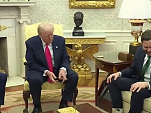 Трамп посмеялся над носками Вэнса