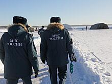 В Челябинске на льду водоемов и озер устанавливают аншлаги