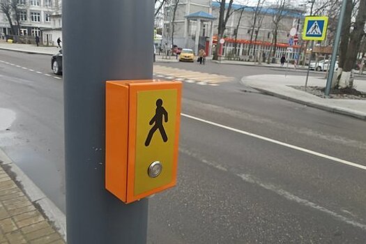 Возле вокзала в Зеленоградске установили светофор с кнопкой для пешеходов