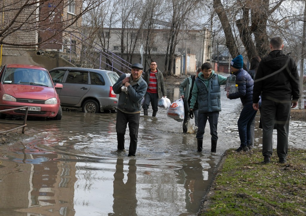 Вода отступила от тысячи домов в России
