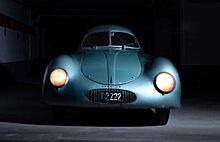 Видео с первым автомобилем компании Porsche показали автолюбителям