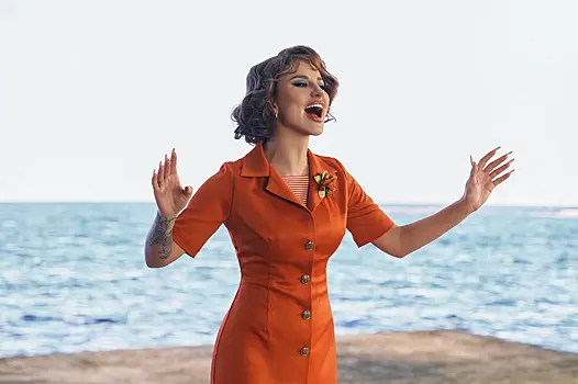 Певица Anna Asti выпустила новогодний кавер на советский хит «Звенит январская вьюга»