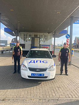 В Ростовской области инспекторы ДПС помогли доставить в больницу мужчину, которому требовалась срочная медицинская помощь