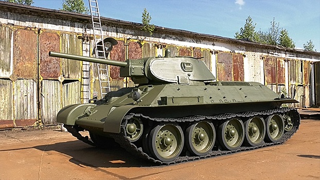 На танке по огороду: зачем в России покупают через интернет военную технику
