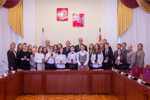 В Вологде состоялось торжественное вручение паспортов юным гражданам России