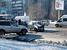 В массовом ДТП на Ленинском проспекте Воронежа пострадали четыре человека