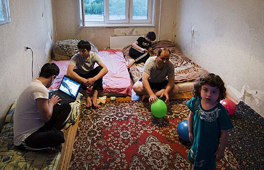 Тюменец пригласил 61 мигранта в чужую квартиру и теперь может сесть