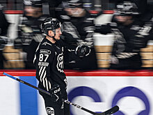 Выяснилось, на сколько «Трактор» сократил зарплату нападающему Светлакову