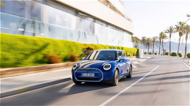 Mini демонстрирует новый электрический Cooper SE