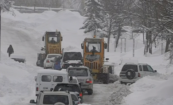 Жителей российского региона отправили на дистанционку из-за снежного шторма. Подробности