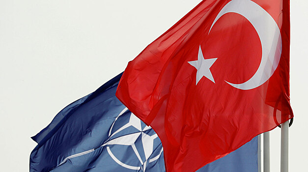 США обвинили Турцию в подрыве сплоченности НАТО из-за С-400