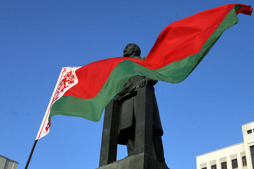 В Минске задержали иностранца, который поджег белорусский флаг