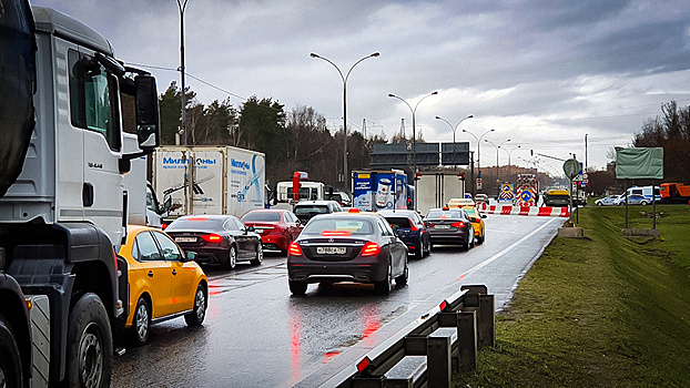 На въездах в Москву образовались километровые заторы