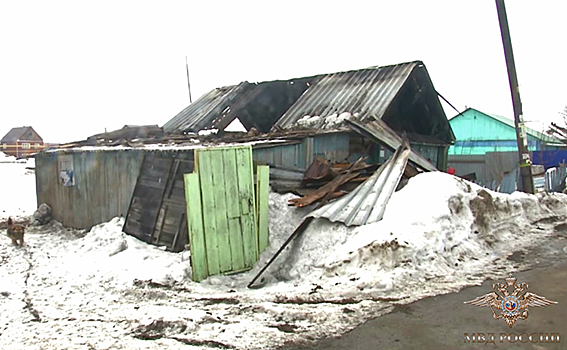 Гаишники спасли шесть человек на пожаре под Новосибирском