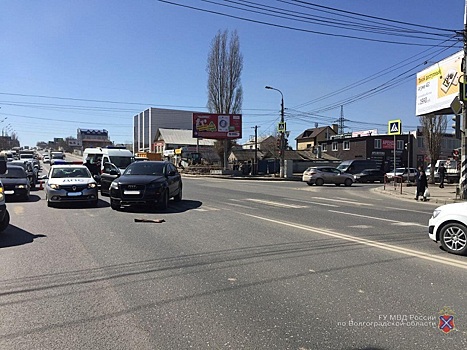 На улице Елецкой в Волгограде Audi сбила прилежную бабушку-пешехода