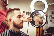 «Вам это вполне под силу»: стилист Павел Ваан о том, как подстричься дома