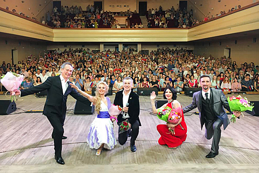 Спектакли, концерты и книги: как деятели культуры столицы помогают Донбассу