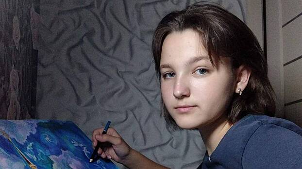 Школьница рисует картины между обстрелами