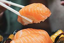 Диетолог pзаявила, что суши с рыбой благотворно влияют на нервную систему