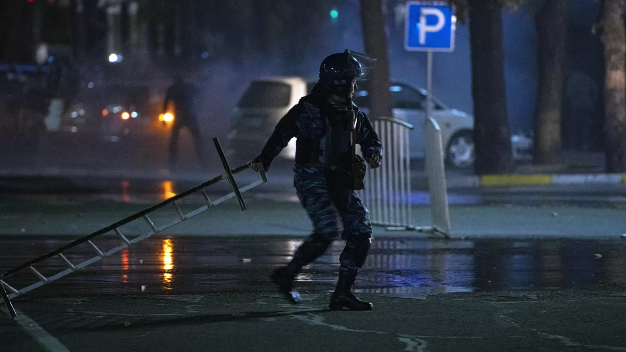 Беспорядки в Бишкеке: что известно на этот час
