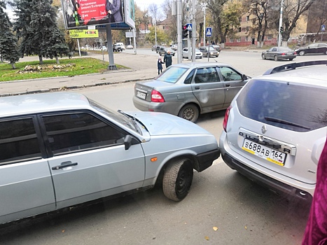 Авария на Орджоникидзе привела к пробкам в Заводском районе