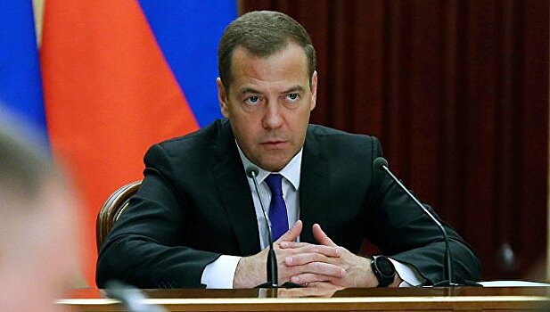 Медведев: возраст не может быть причиной для увольнения