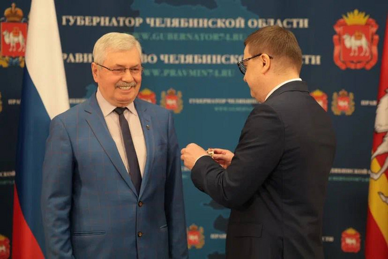 Владимир Мякуш получил медаль за заслуги от губернатора Текслера