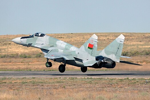 В Белоруссии военные самолёты посадят на трассу М1