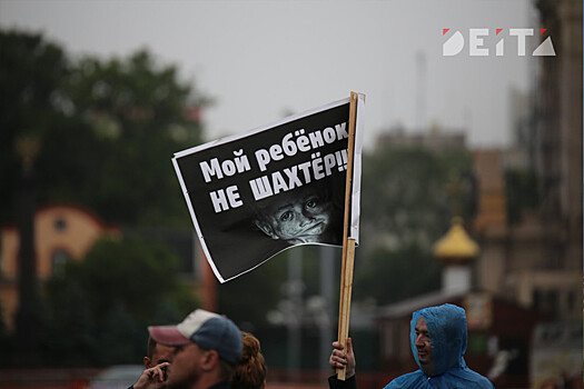 «Единая Россия» хочет приравнять очереди к митингам