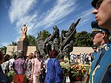 В Семилуках открыли памятник Прасковье Щёголевой