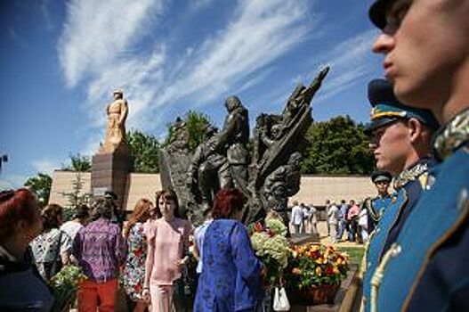В Семилуках открыли памятник Прасковье Щёголевой