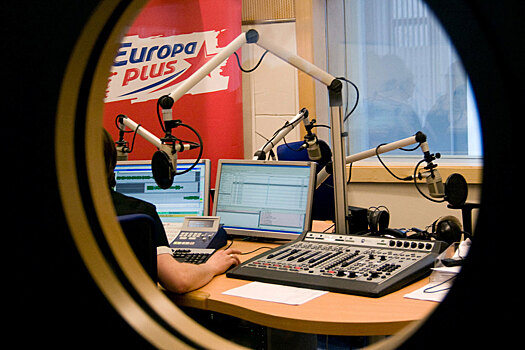 Владелец "Европа плюс" и "Ретро FM" продает медиахолдинг