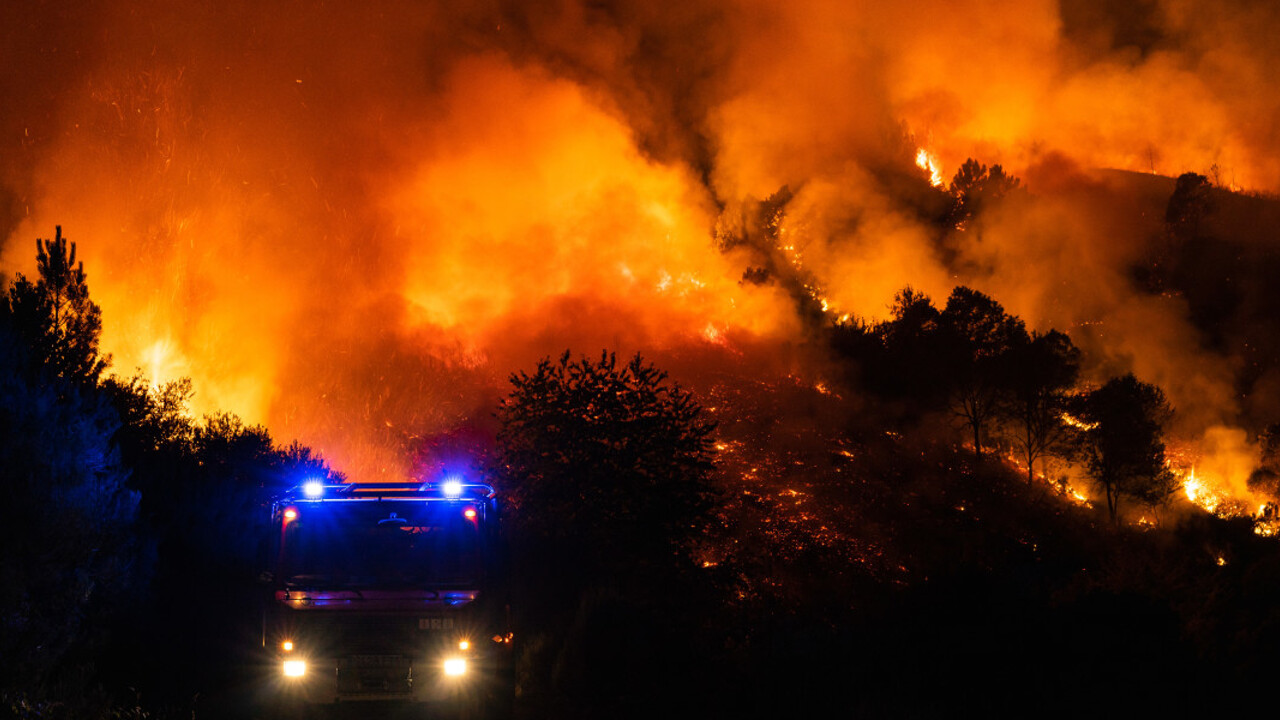 Горячий июнь: в Испании из-за аномальной жары бушуют лесные пожары - Рамблер/новости