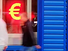 Стало известно, какие валюты чаще покупают и продают россияне