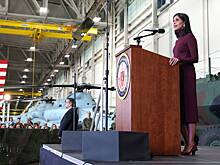 Жену вице-президента США заметили без кольца после объятий ее мужа с другой женщиной