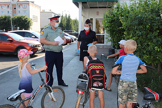На улицах Ялуторовска провели профилактические беседы с детьми