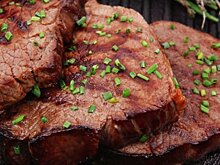 Ученые рассказали, чем опасно пережаренное мясо