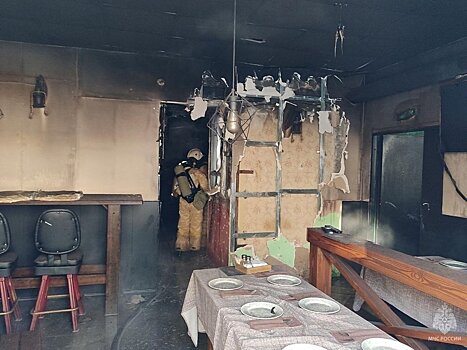 На Филейке сгорело кафе, находящееся в жилом доме