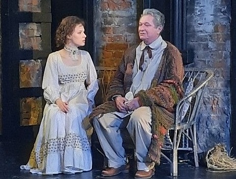 Рецензия на спектакль «Нахлебник» в театре им. Е. Вахтангова