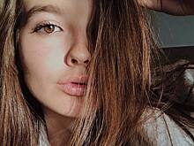 Высокие скулы и завидная растяжка: 18-летняя Саша Стриженова продолжила эксперименты с внешностью перед фотокамерой