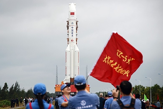 Китай в течение двух лет отправит в космос 12 человек