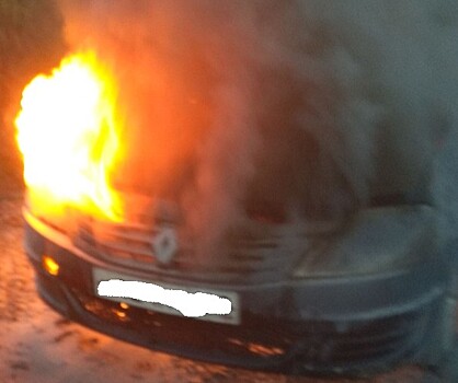 «Хлопок, а затем возгорание»: в Ленинском районе Renault сгорел в считанные минуты