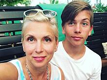 Алена Свиридова с младшим сыном посетила Третьяковку