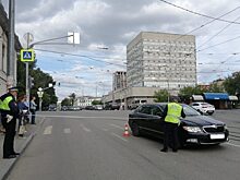 В Екатеринбурге на Куйбышева автомобиль наехал на 11-летнюю девочку