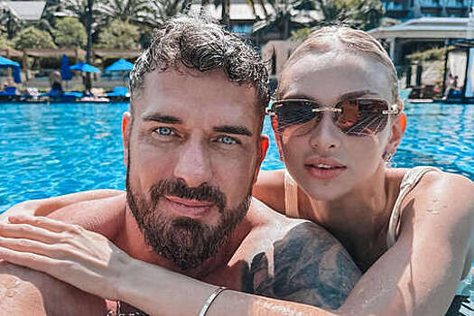 Бывший муж Бородиной Омаров опубликовал фото с курорта и спросил про медовый месяц