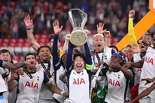 «Тоттенхэм» высмеял «Манчестер Юнайтед» и сэра Алекса Фергюсона после победы в Лиге Европы