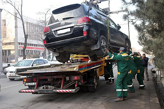 Началась эвакуация авто нарушителей в Бишкеке. Что нужно знать об этом