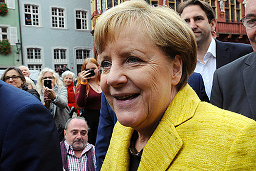 Мэри Поппинс вернулась: пожилая немка с зонтиком напала на Меркель