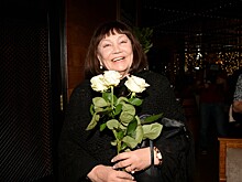 «Это полная глупость»: Лариса Лужина вступилась за Александра Домогарова, чьи спектакли пытаются отменить
